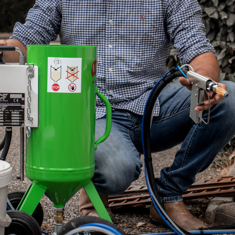 ACF Low Pressure Blasting Device Colibri, 8 Liter capacity, 0.5 to 7 bar blasting pressure, also available as a complete set with compressor
