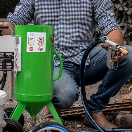 ACF Low Pressure Blasting Device Colibri, 8 Liter capacity, 0.5 to 7 bar blasting pressure, also available as a complete set with compressor